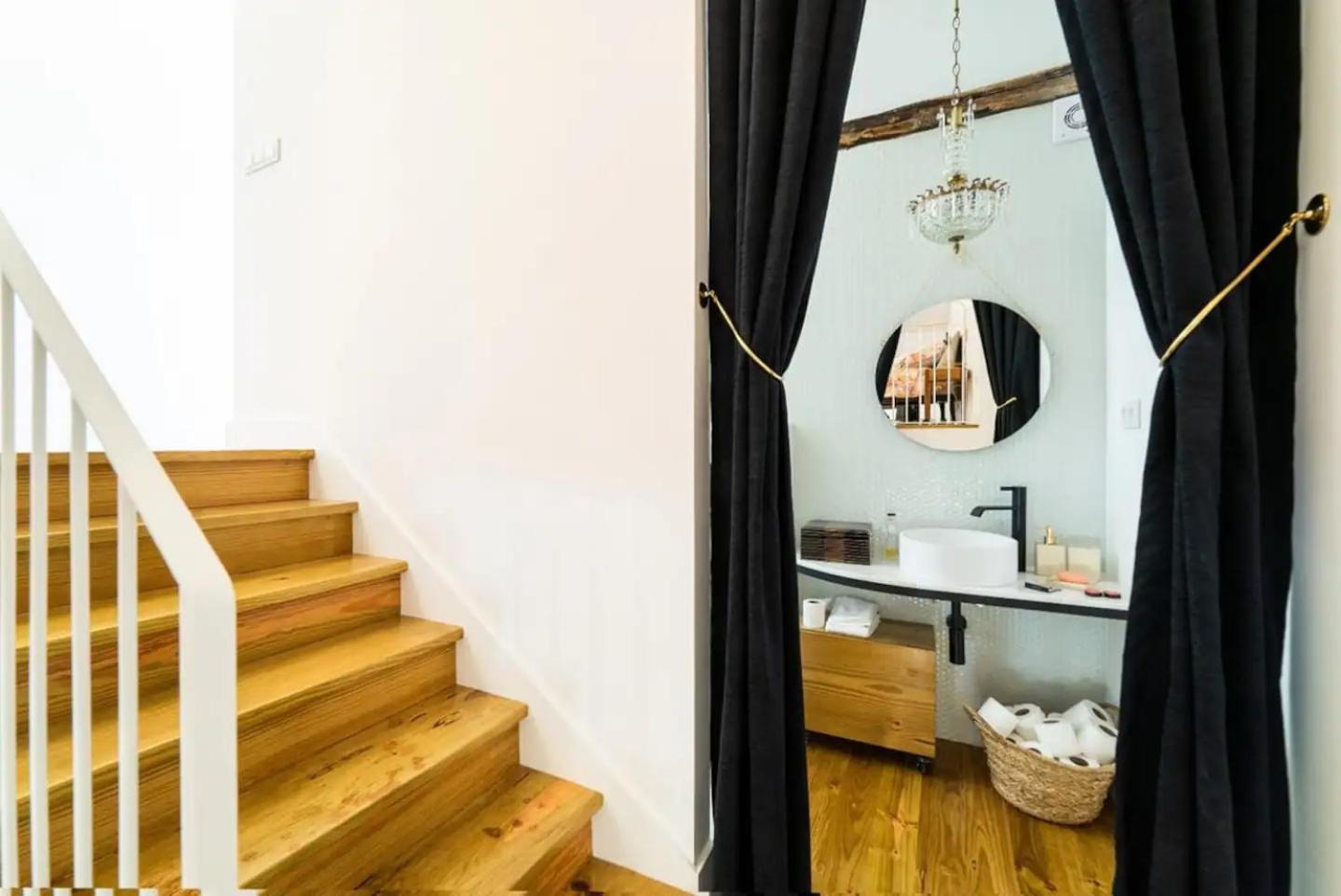 Casa Velhinha - Design, Culture And Comfort In غيمارايش المظهر الخارجي الصورة