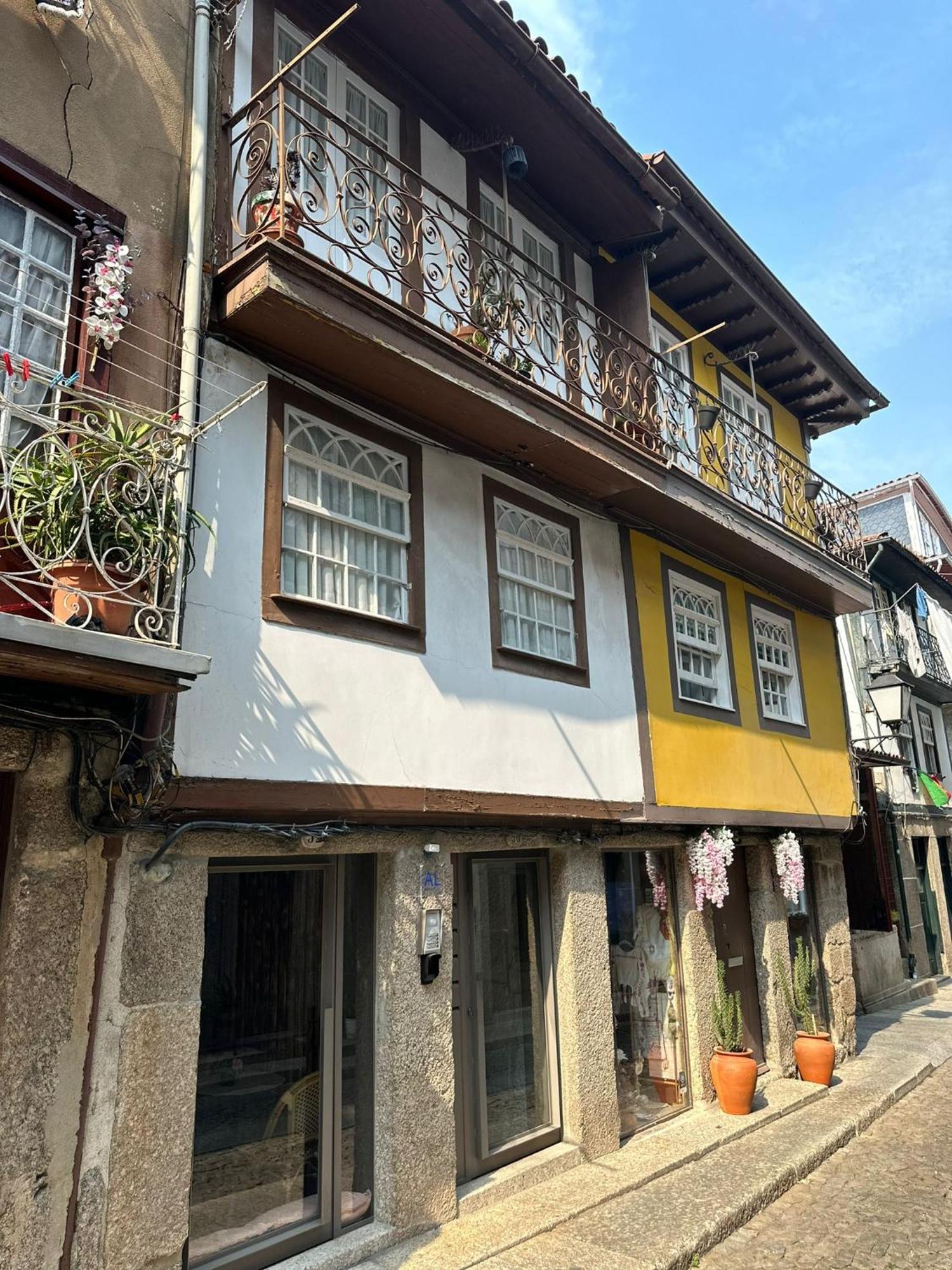 Casa Velhinha - Design, Culture And Comfort In غيمارايش المظهر الخارجي الصورة